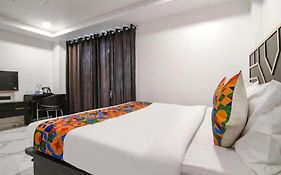 Hotel Greysky Karkardooma Anandvihar New Delhi